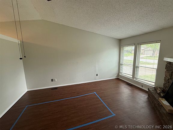 2nd image of 4600 S Cedar Ave