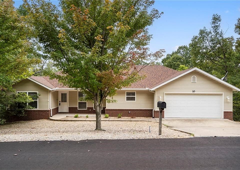 1st image of 10 Bowes Ln