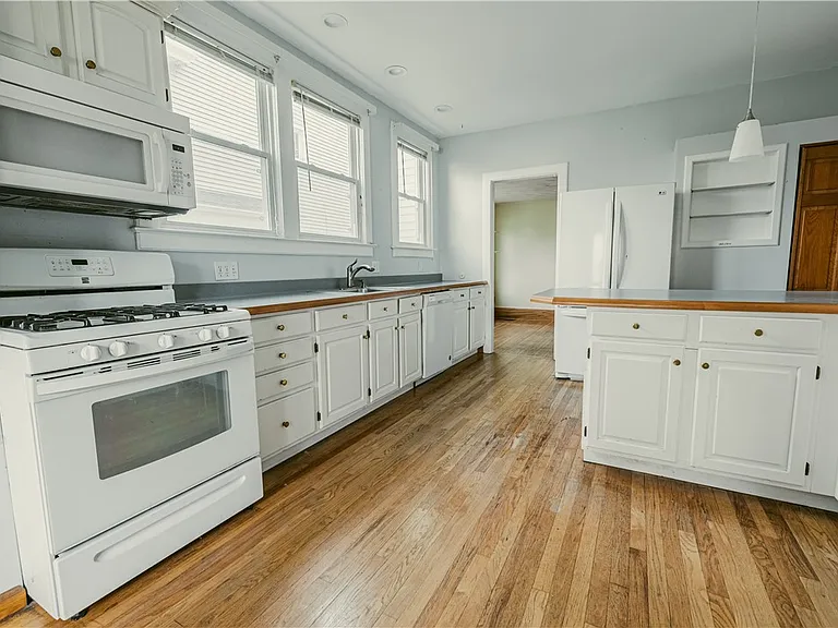 297-303 Dartmouth St — Photo 11