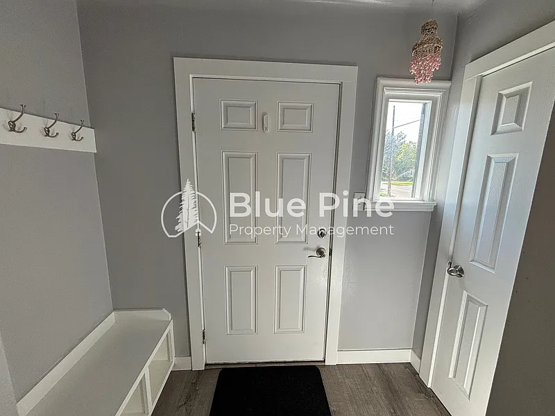 2 bed, 1.0 bath, 900 sqft, $1,250 — Photo 3