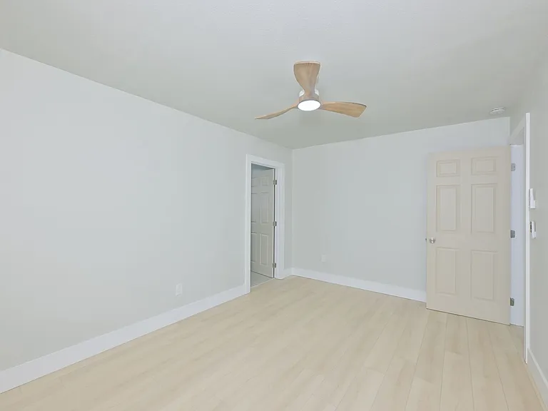 1161 Howard St — Photo 13