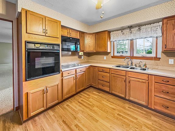 3rd image of 525 N 3rd St
