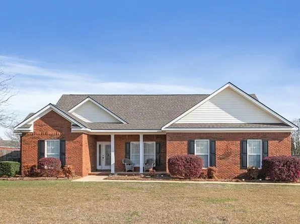 711 Strickland Rd, Headland, AL 36345