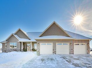 5559 Edward Cir, Grand Forks, ND 58201
