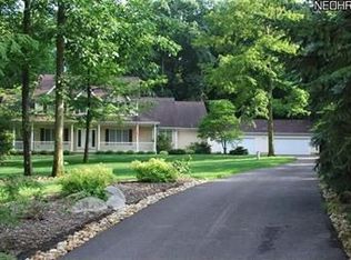 9945 Belleflower Cir, Newbury, OH