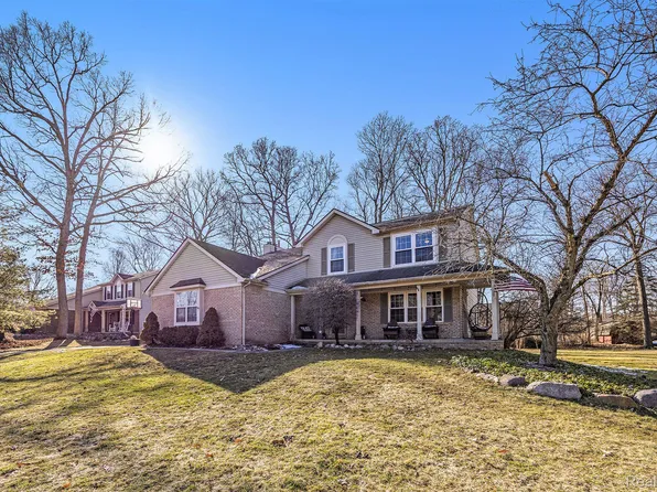 2440 Freeman Dr, Lake Orion, MI 48360