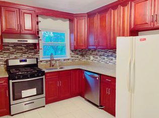 1554 200th St #2F, Bayside, NY 11360