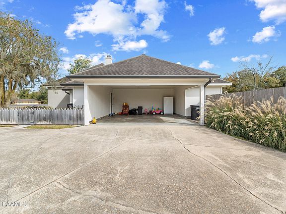 5th image of 715 Perry Dr