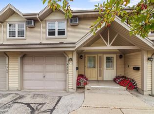4584 S Greenridge Cir #4584, Greenfield, WI 53220