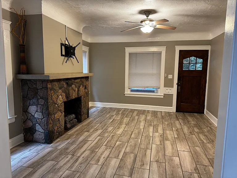 1447 Lakeland Ave — Photo 7