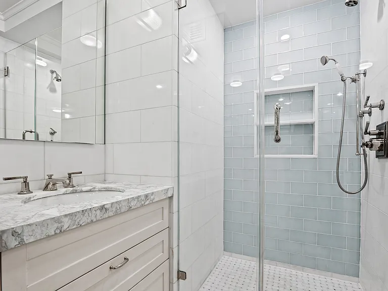 28 E 10th St #10B — Photo 8