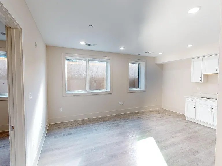 917 Sheridan St NW #3B — Photo 3