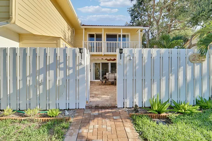 3 bed, 1620 sqft, $3,600 — Photo 2
