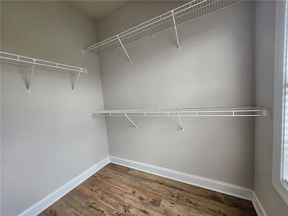 4th image of 1323 Faircrest Way