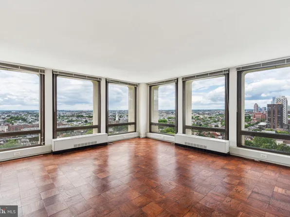 210 Locust St #21DW, Philadelphia, PA 19106