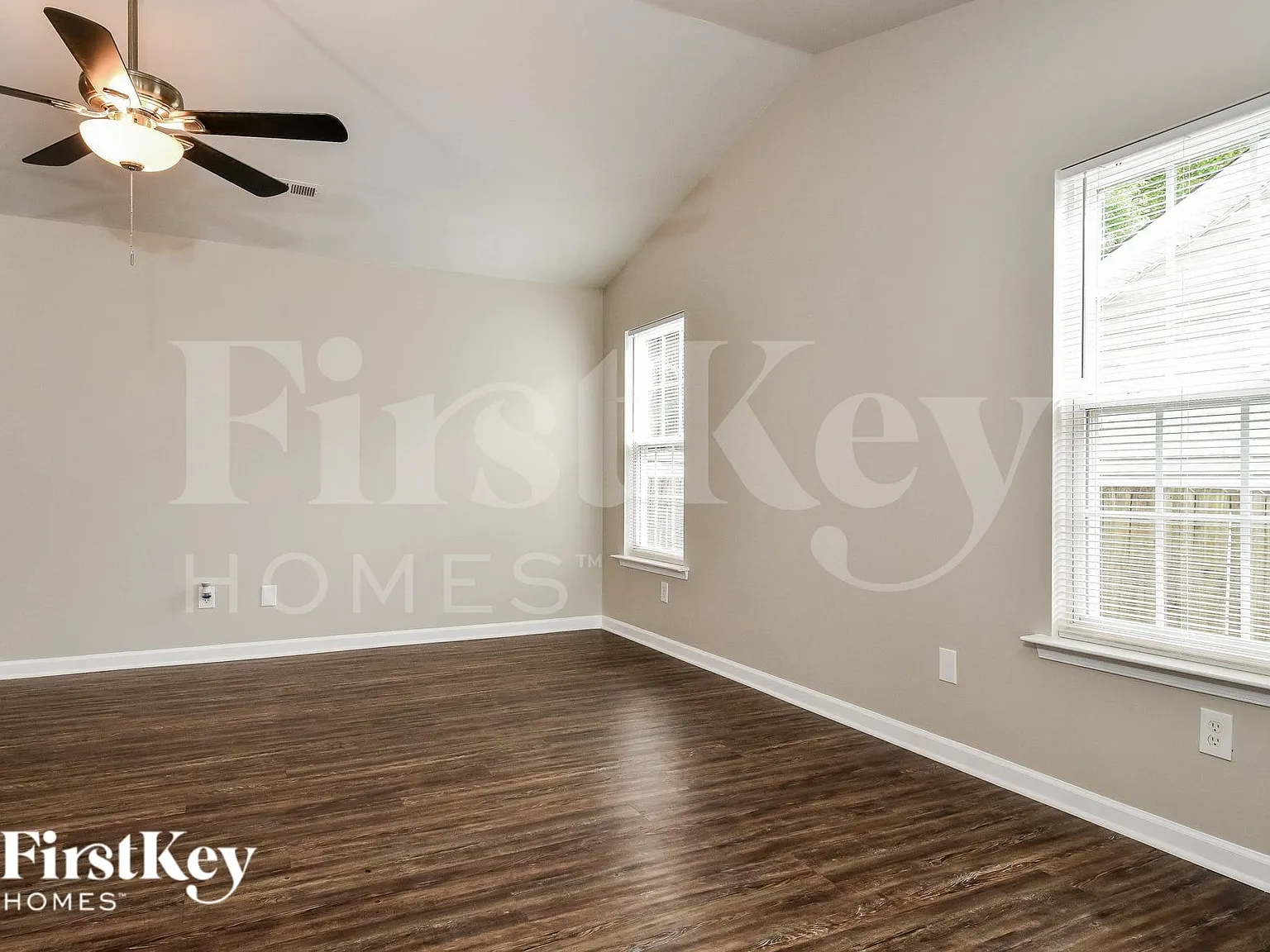 3 bed, 2.0 bath, 1272 sqft, $1,565 — Photo 3