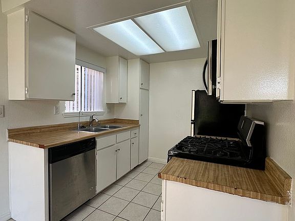 2nd image of 12582 Adelle St APT 1
