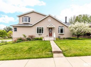 401 N Green St, Roanoke, IL