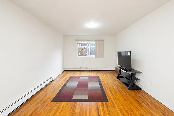 Rented by Mdrn Residential | media 2