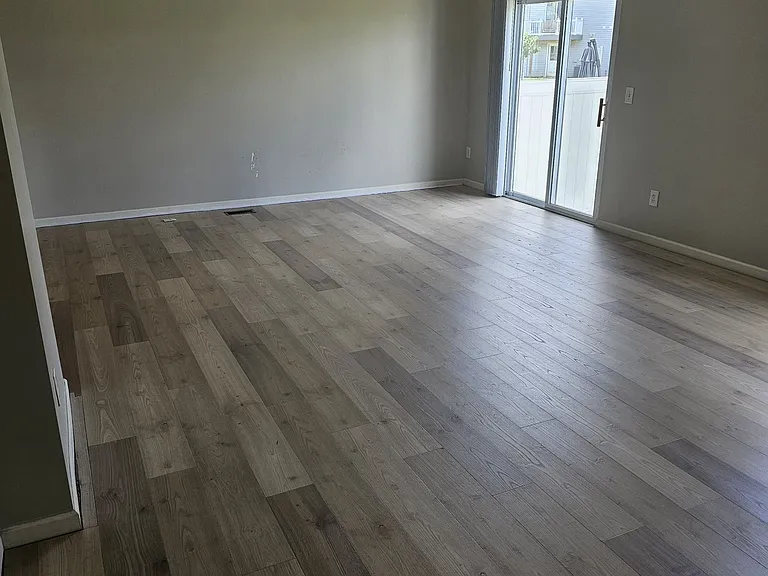 Living Room- NEW LAMINATE FLOORS!