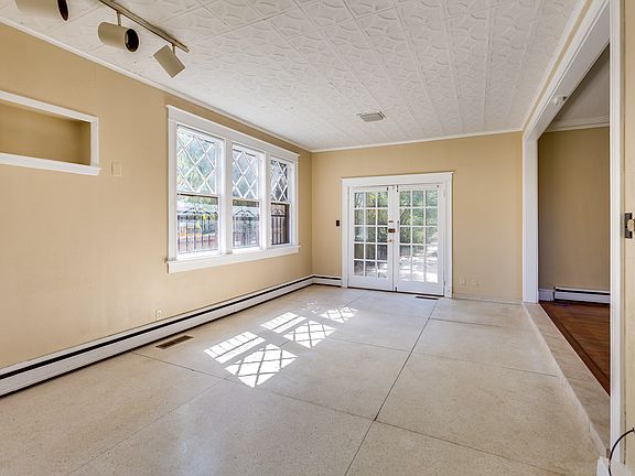 5th image of 685 Cypress Dr
