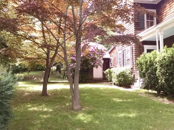 16 Harding Pl, Danbury, CT 06810
