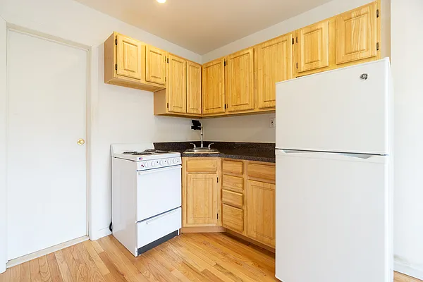 Rented by City Connections Realty | media 11