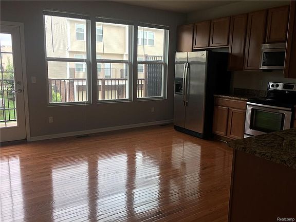 3rd image of 27880 Middleton Dr #1