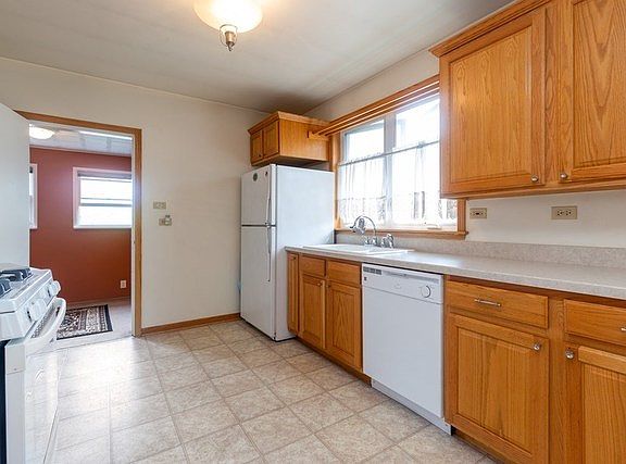 5th image of 9434 Congress Park Ave