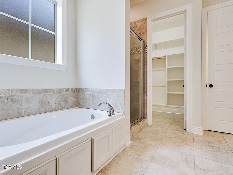 405 S Montauban Dr — Photo 24