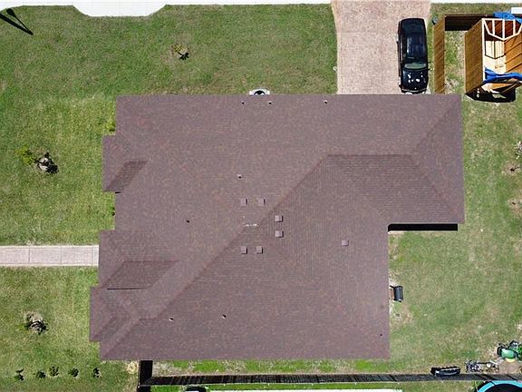 4th image of 1901 Gardenia Ave