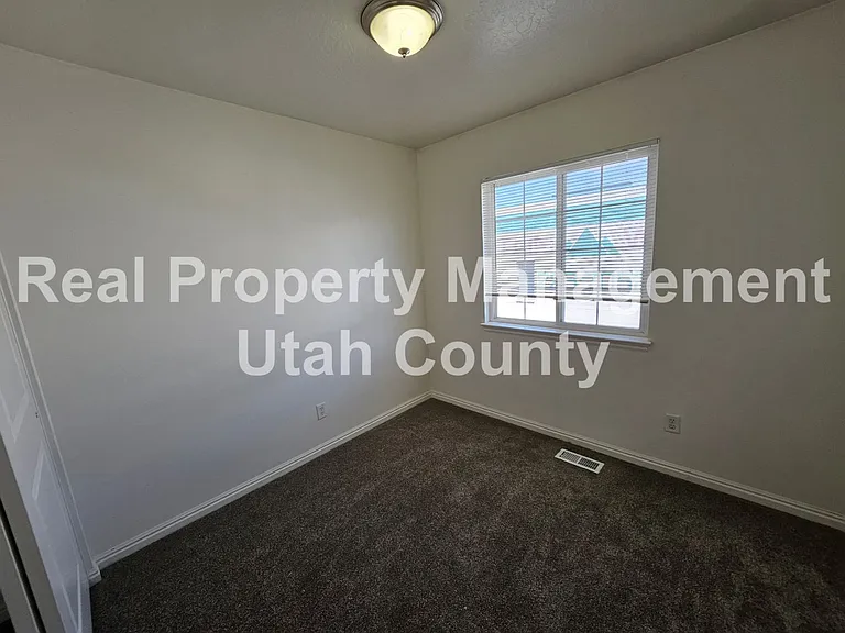 491 N 1235 W — Photo 17