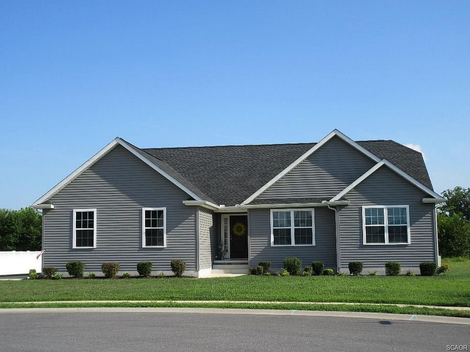1st image of 10 Chesapeake Dr