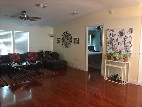 4th image of 477 Boxwood Dr