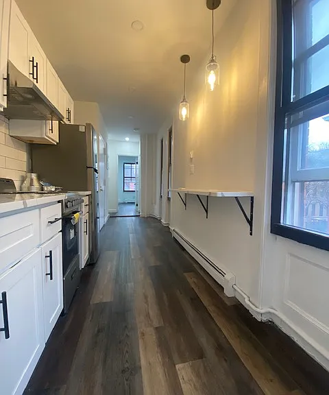 246 W 4th St #3 — Photo 4