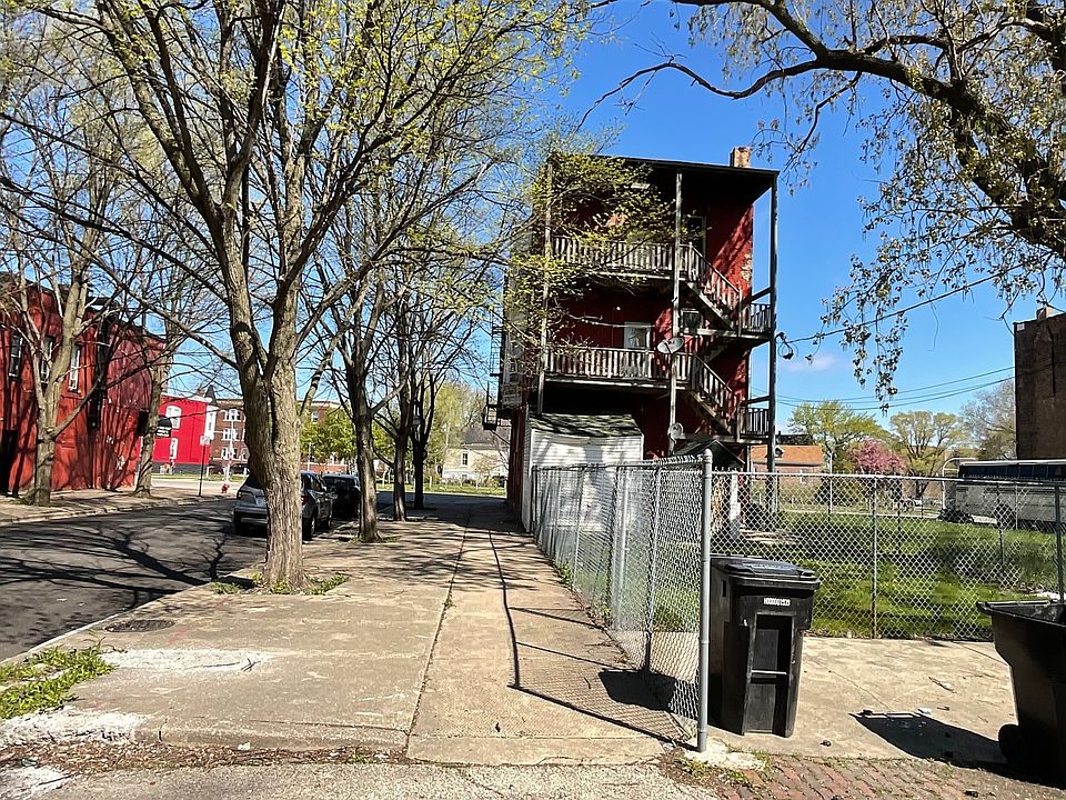 2nd image of 3033 W 5th Ave