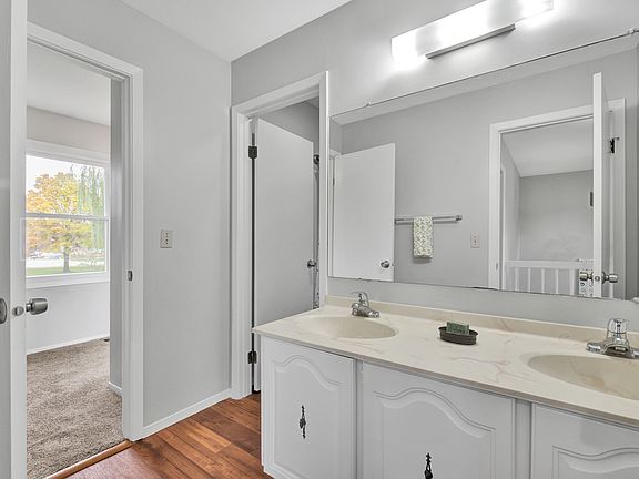 5th image of 1109 Colony Lake Dr