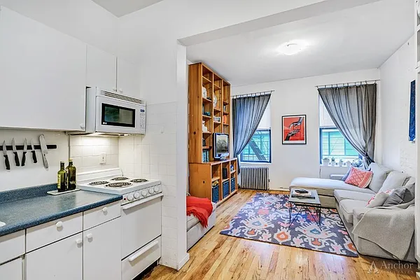 Rented by Anchor Associates | media 4