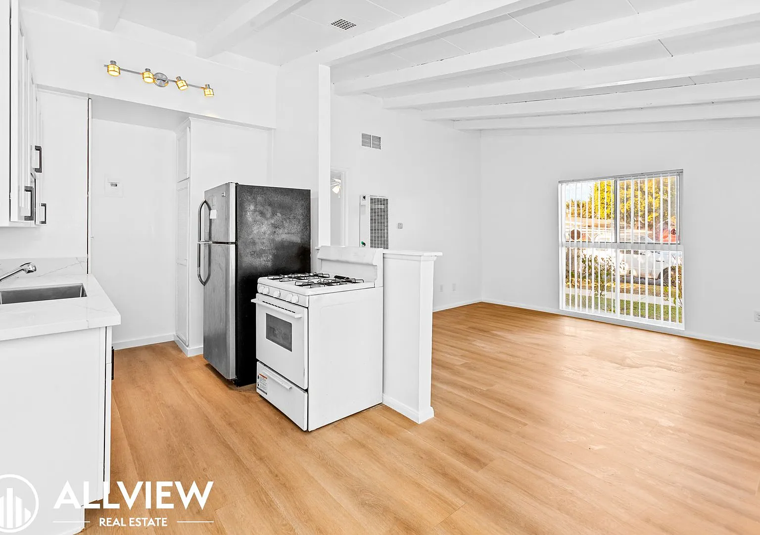 212 West Mayfair Avenue — Photo 1