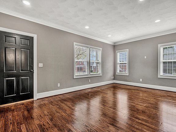 5th image of 190 Orchard Ave