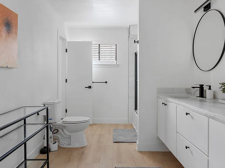 2521 Delmar Dr — Photo 23