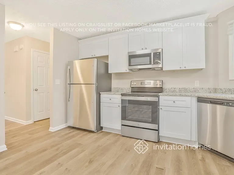 1648 Roman Point Dr — Photo 9