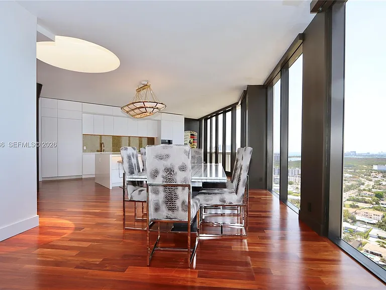 1000 Island Blvd #Penthouse 2 — Photo 5