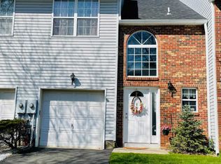 835 Lily Ln, Ewing, NJ 08638