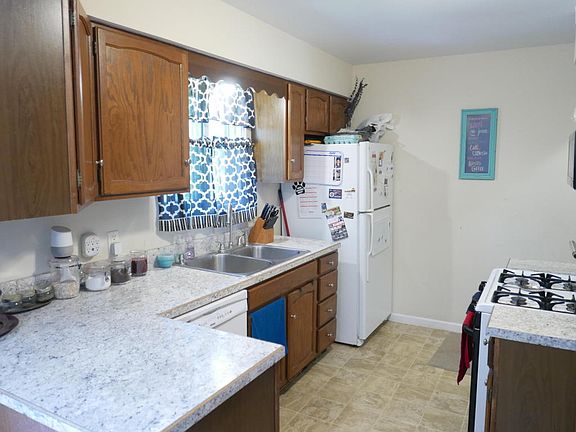 4th image of 4230 Winthrop Ave