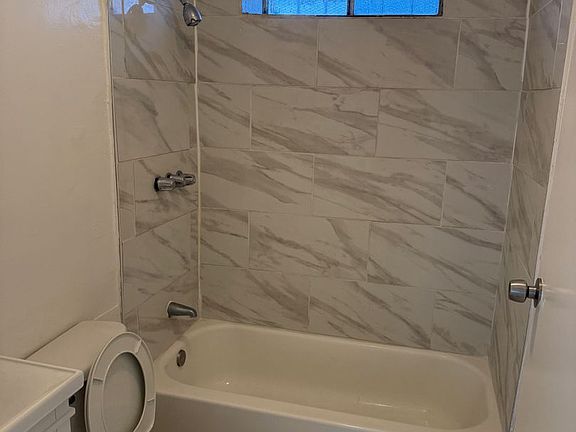 4th image of 1122-1126 E 40th Pl #1124