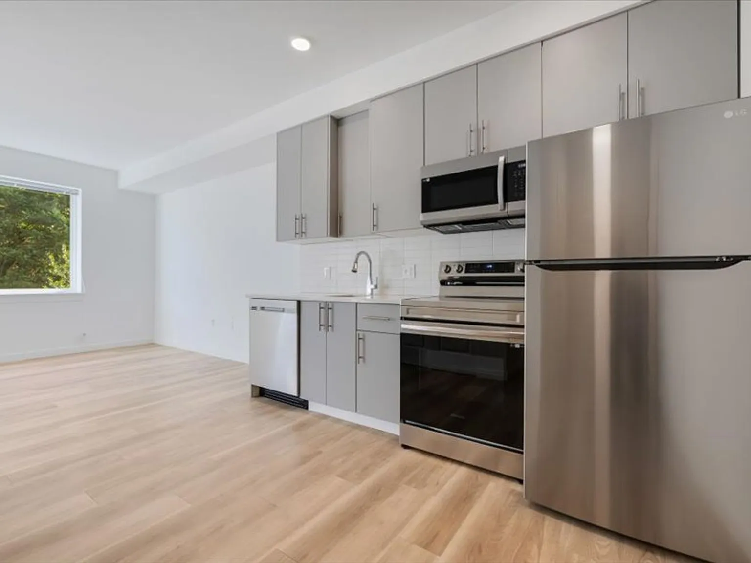 Hermoso View Apartments — Photo 2