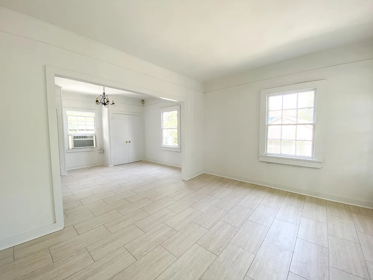Building Photo - 1024 Lowerline St