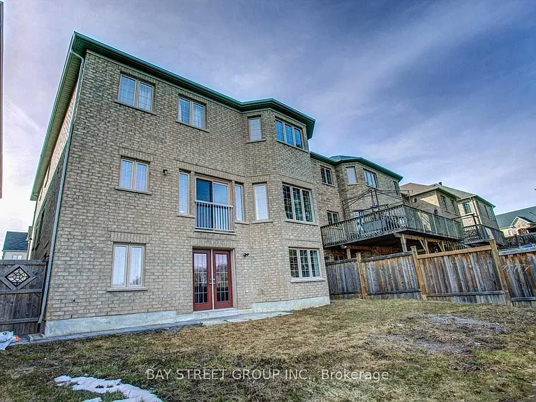 17 Lady Karen Cres #LOWER — Photo 2
