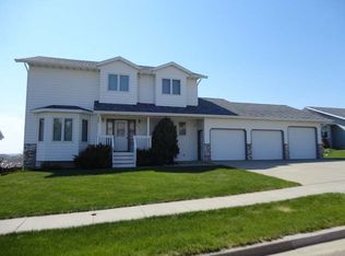 650 Mustang Dr, Bismarck, ND 58503